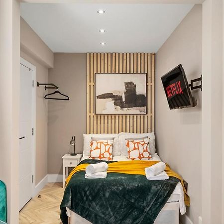 Cosy Heathrow Studios - Parking - Garden London Exteriör bild