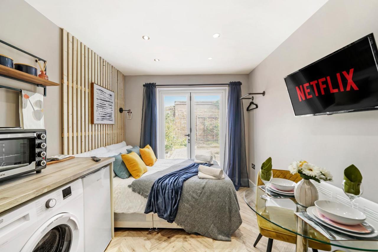 Cosy Heathrow Studios - Parking - Garden London Exteriör bild