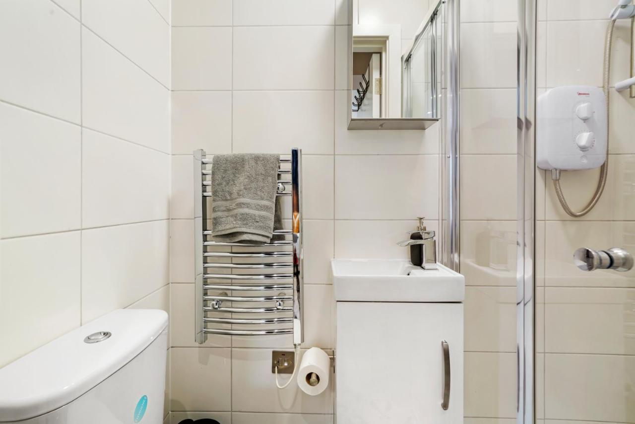 Cosy Heathrow Studios - Parking - Garden London Exteriör bild