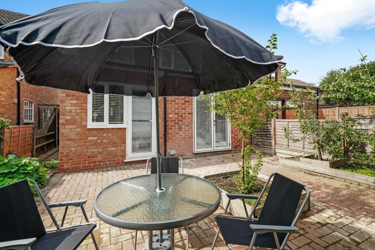 Cosy Heathrow Studios - Parking - Garden London Exteriör bild