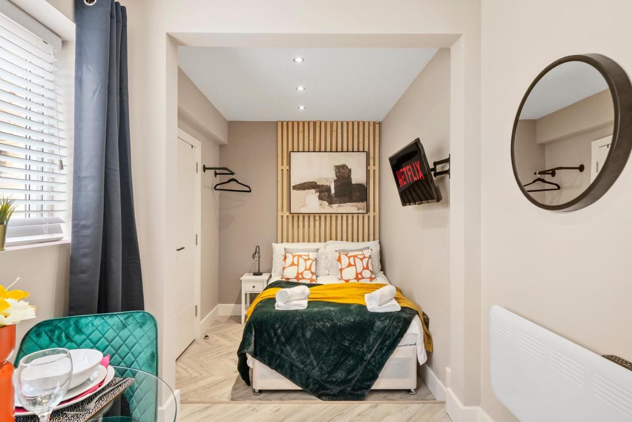 Cosy Heathrow Studios - Parking - Garden London Exteriör bild