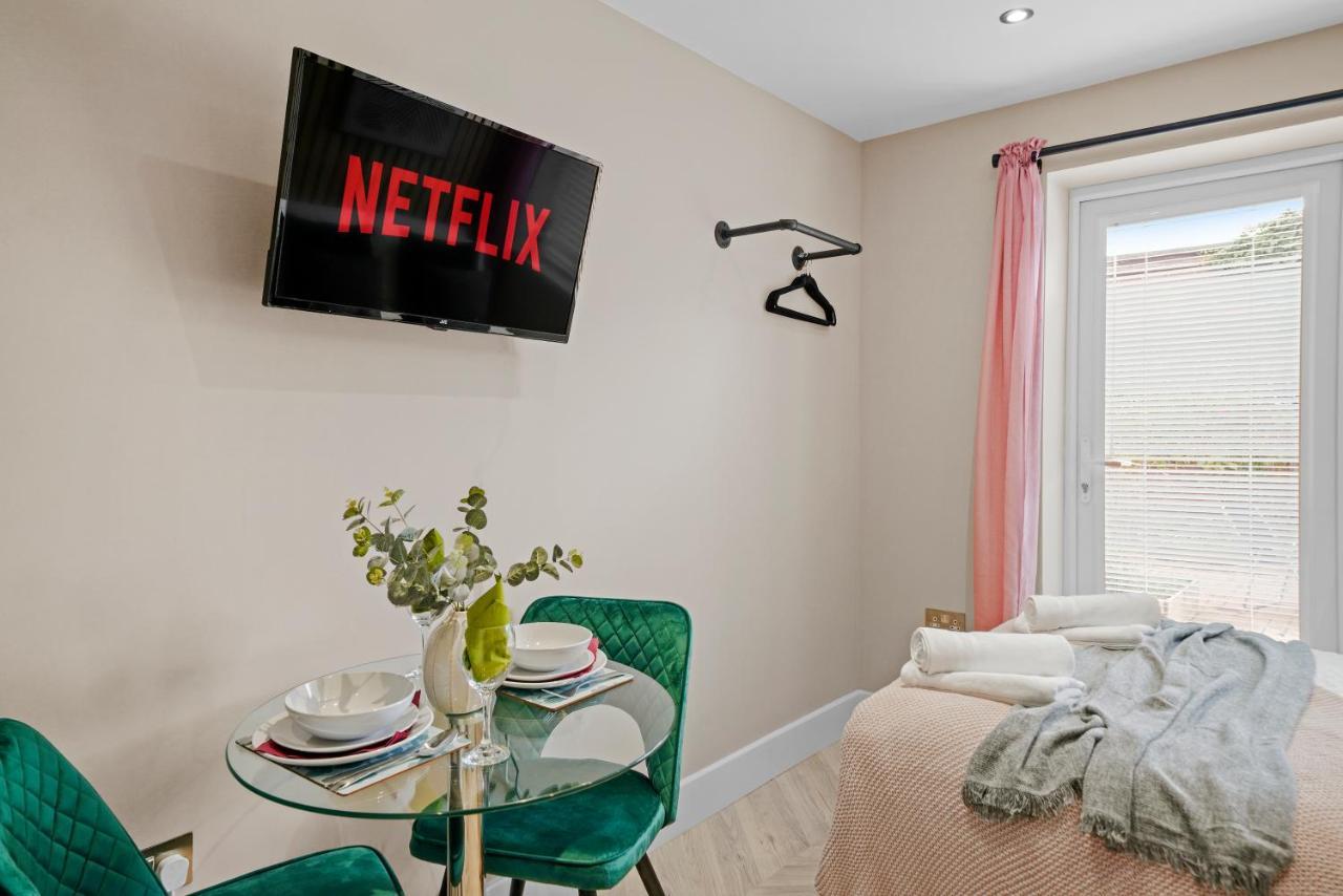 Cosy Heathrow Studios - Parking - Garden London Exteriör bild