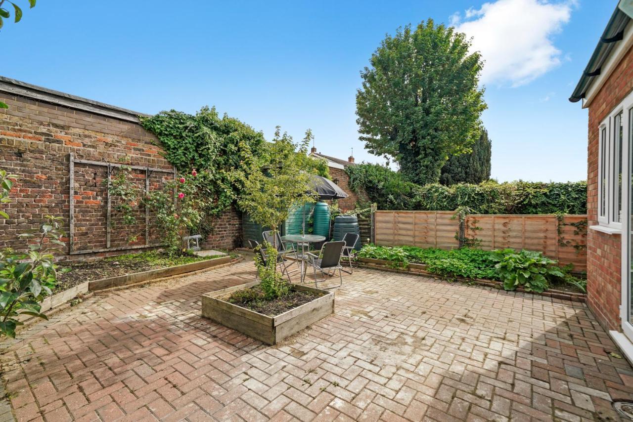 Cosy Heathrow Studios - Parking - Garden London Exteriör bild