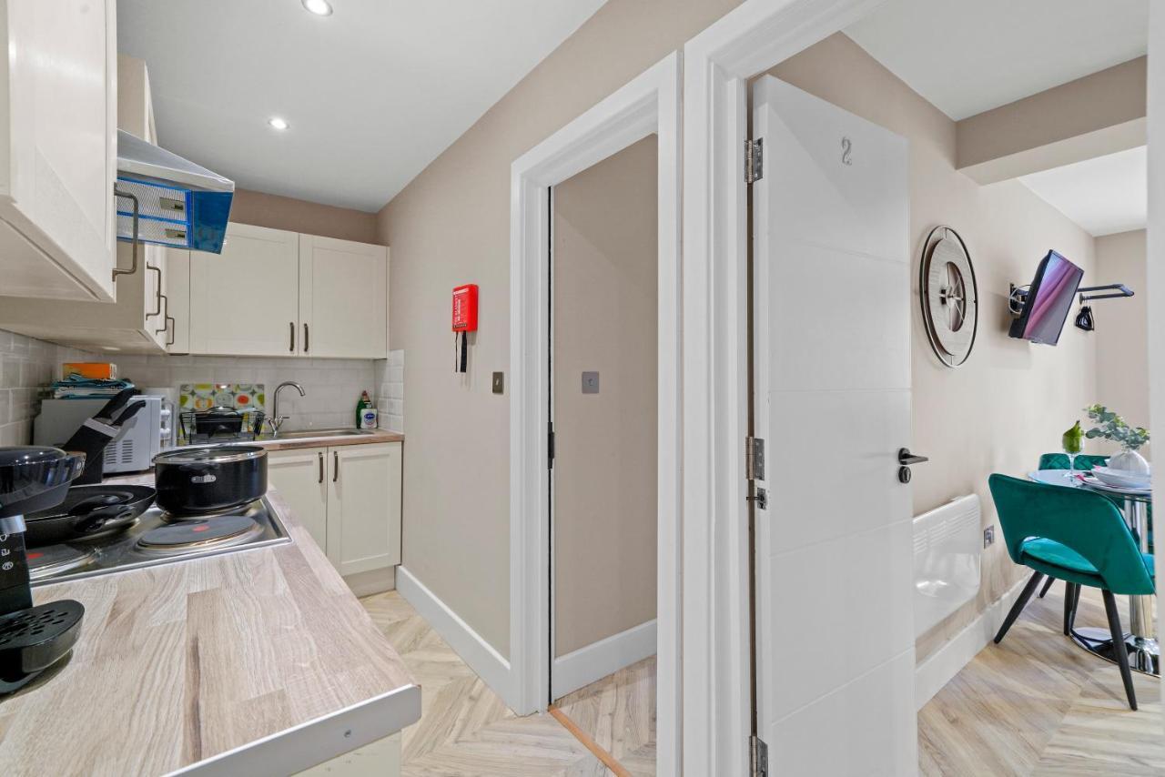 Cosy Heathrow Studios - Parking - Garden London Exteriör bild