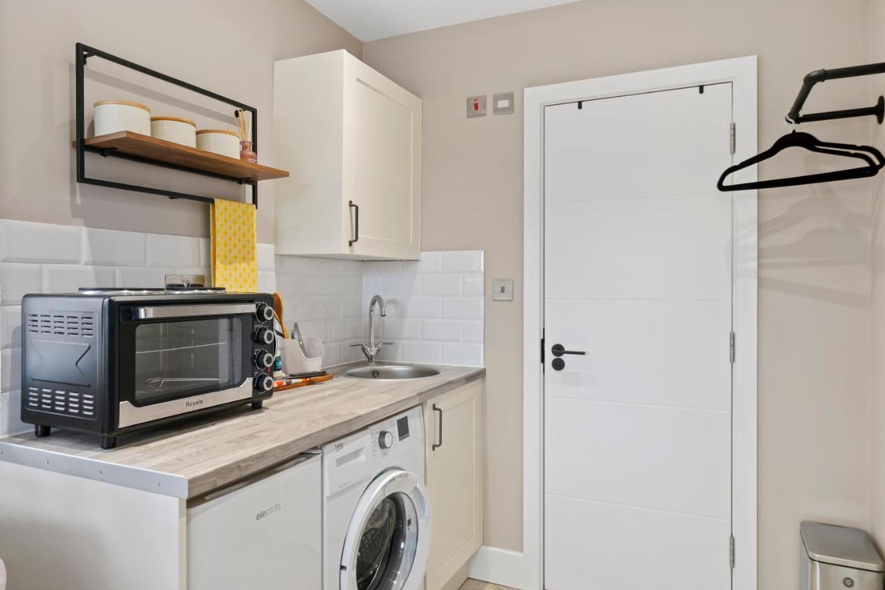 Cosy Heathrow Studios - Parking - Garden London Exteriör bild